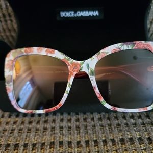 Authentic Dolce Gabbana sunglasses 👓